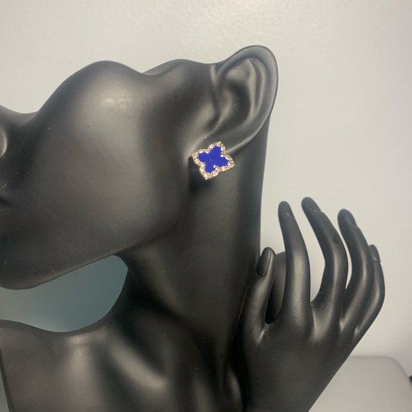 Clover Earrings - Picture 2 of 2